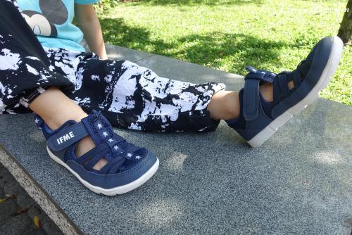 IFME排水系列鞋 - 快速排水快乾設計讓小孩穿著鞋子玩水超自在